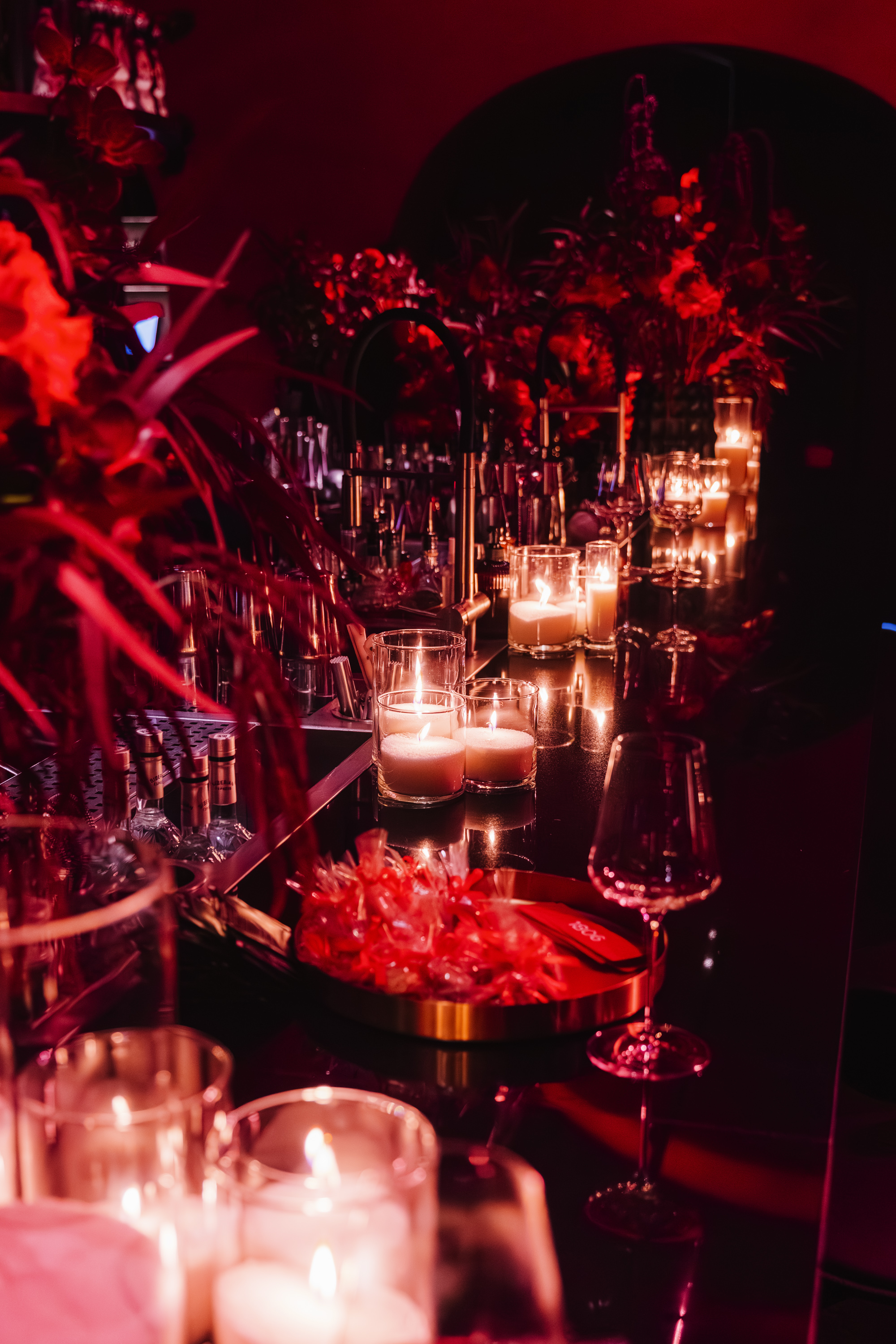 The table setting and atmosphere of LE RITUAL ROUGE