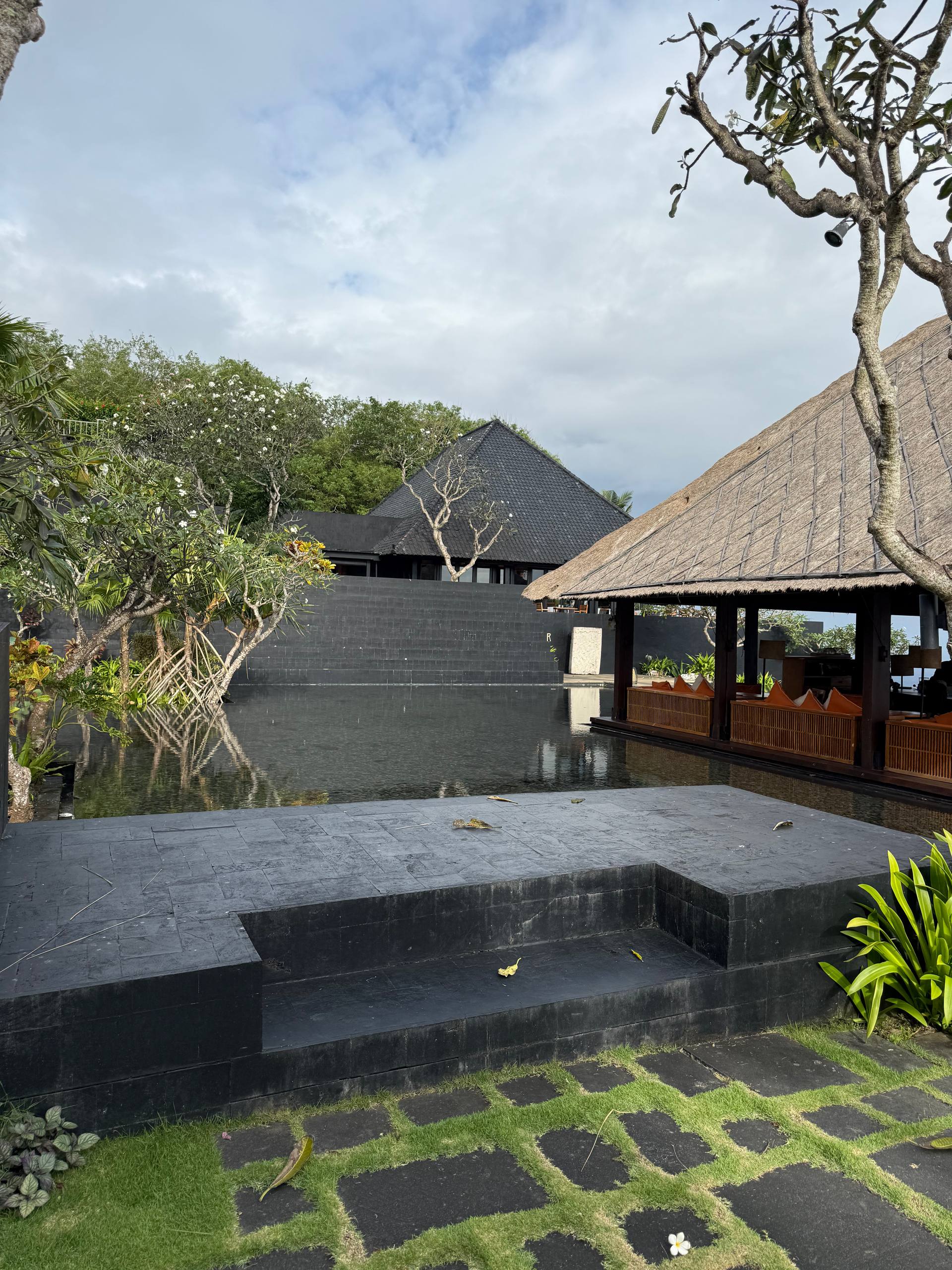 BVLGARI Resort Bali — cliff view
