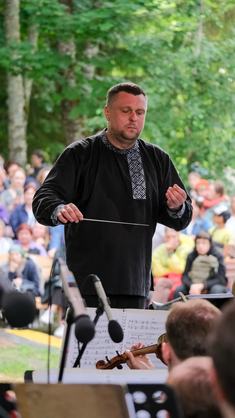 Дирижёр Михаил Голиков