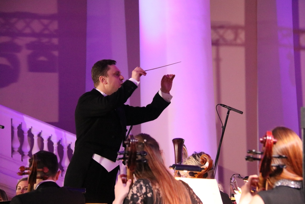 Mikhail Golikov conducting the Tavrichesky Symphony Orchestra
