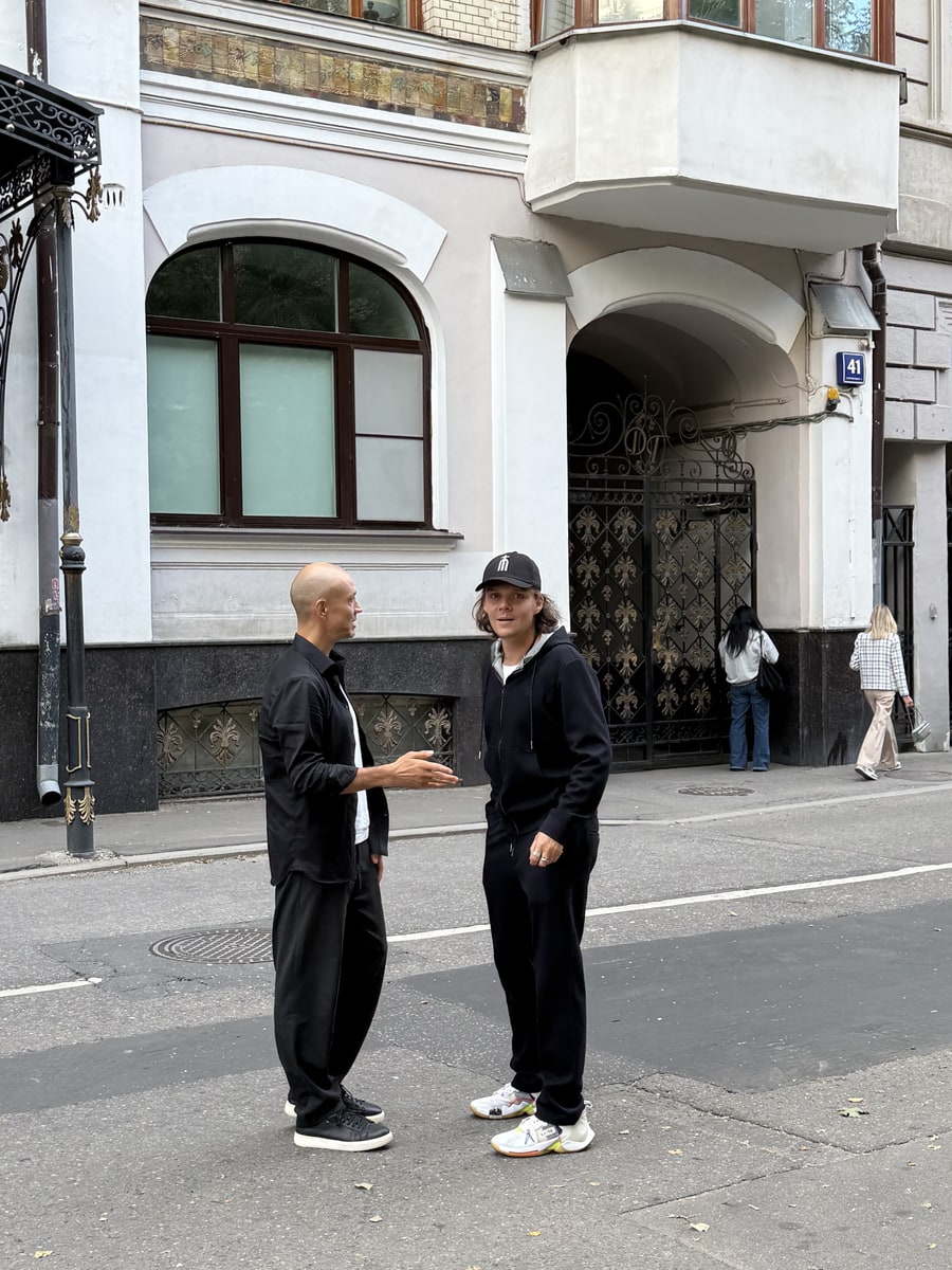 А. Заруев и Ю. Омельченко в переулках Арбата