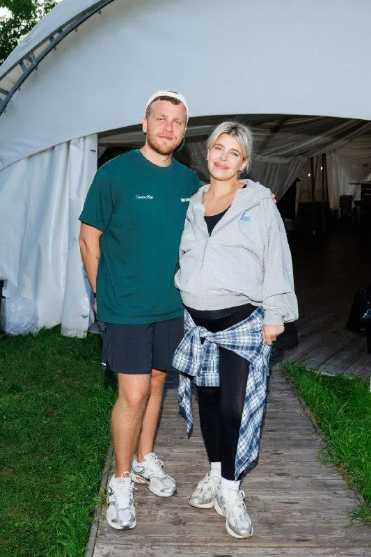 Музыкальный продюсер Алексей Рожков с супругой
