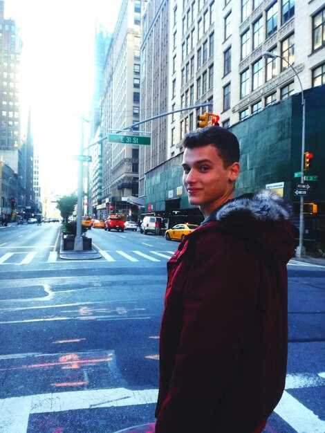 A Different Man - A New York Actor Takes a Life-Changing Risk