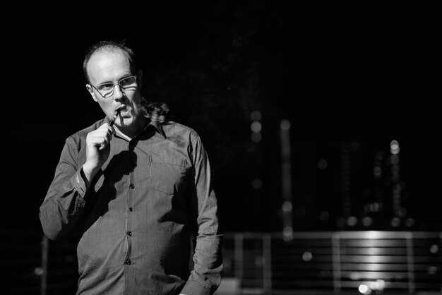 Critics Praise Timothée Chalamet's Portrayal of Bob Dylan