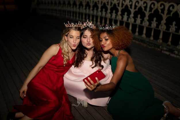 Everything You Didn't See at the 2019 Met Gala - Hidden Moments, Looks, and Details