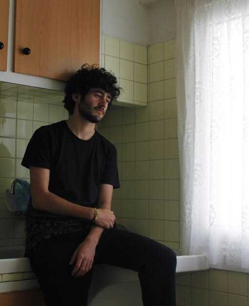 Kim K Oversized T-Shirt in Faded Black - Style Guide & Outfit Ideas